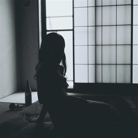 eurotic beauties|Stunning images by Japanese erotic photographer Nobuyoshi。